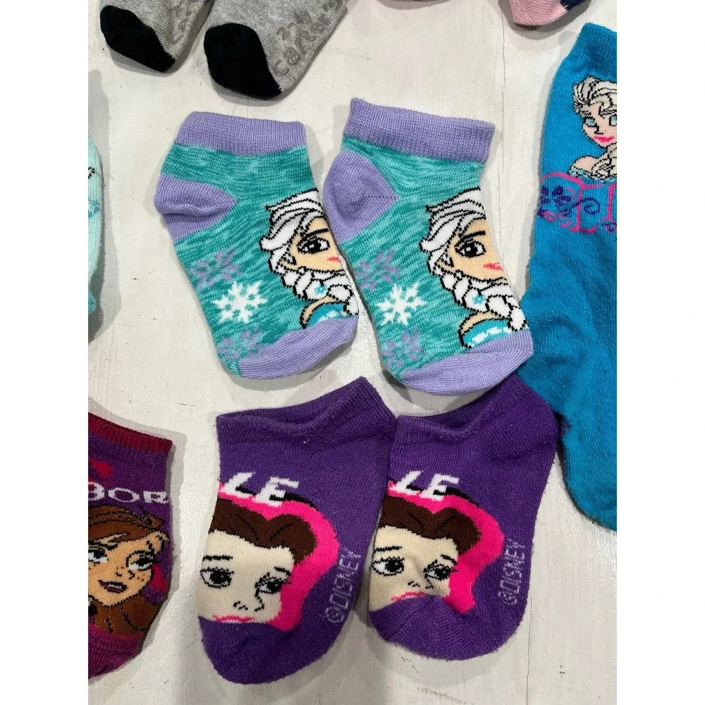 Lot of 7 pairs of socks including Disney size 2-4 yrs‎